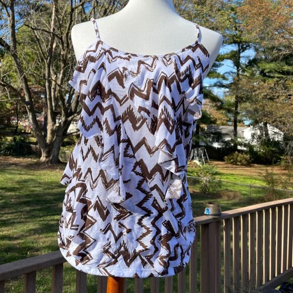 AGB Tank Top with adjustable straps and cute ruffles - Picture 1 of 6